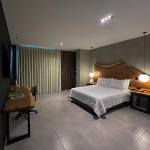 Zelva Negra 4*, Medellín Colombia